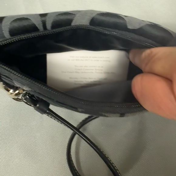 💕 NWT Vintage Coach Signature Turnlock Wristlet in black & grey monogram canvas